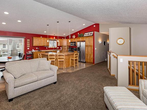 4th image of 926 Parkway Dr