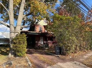 11 S Clinton Ave, Bay Shore, NY 11706