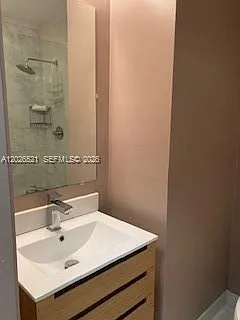 2421 Lake Pancoast Dr #3B — Photo 10