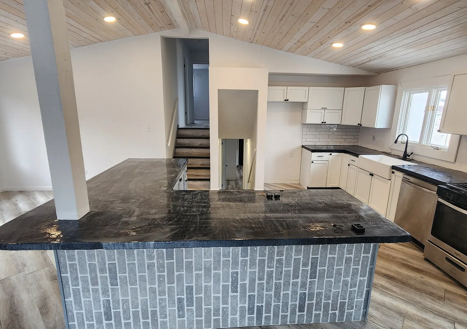 4 bed, 1323 sqft, $2,750 — Photo 4