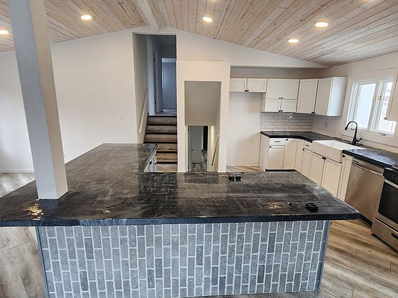 4th image of 638 Calhoun Ave