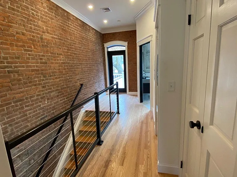 81 Main St — Photo 2