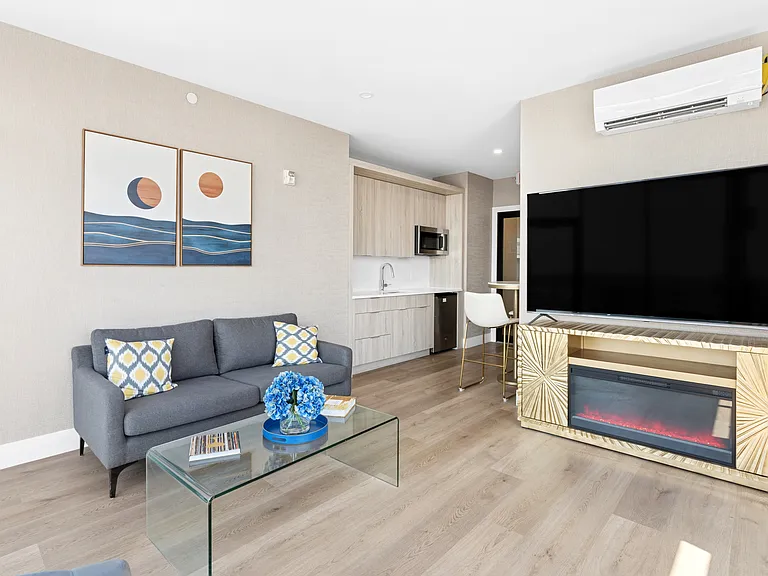 6810 Polk St — Photo 32