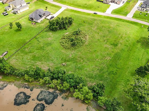 4th image of 950 Lakeland Cir