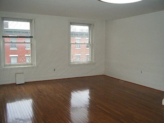 3rd image of 1738 Green St APT 5