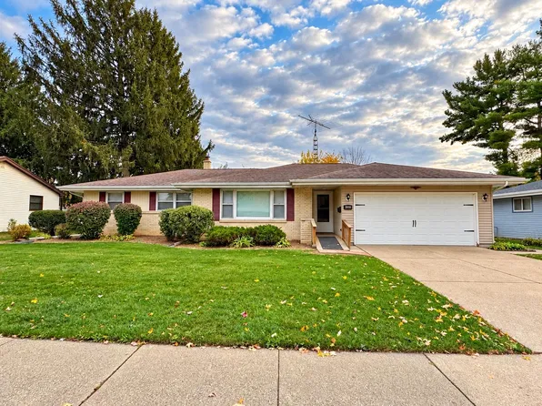 1818 N Hawthorne Park Dr, Janesville, WI 53545