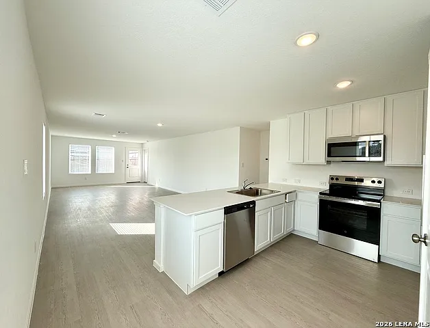 4 bed, 2.0 bath, 1575 sqft, $1,795 — Photo 3