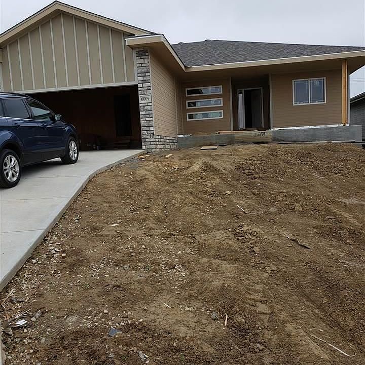1st image of 6009 N 168th Ave