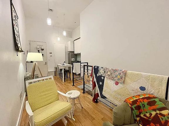 5th image of 949 Willoughby Ave APT 112
