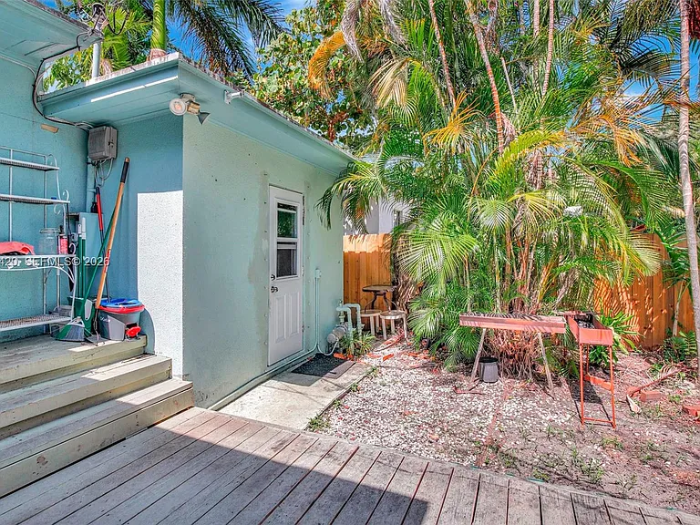 1523 Dewey St — Photo 40
