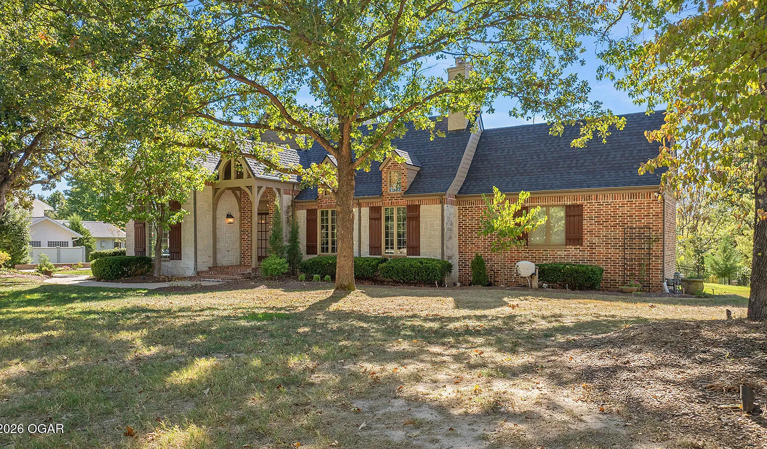 5 bed, 4.5 bath, 5117 sqft, $8,500 — Photo 3