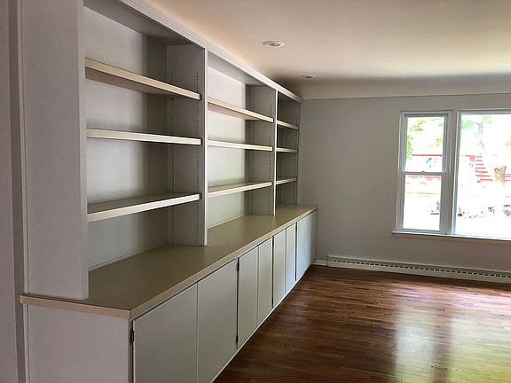 Living Room W/built-ins