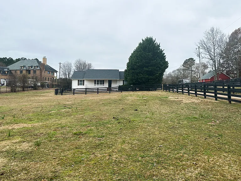 450 Fowler Rd #A — Photo 2
