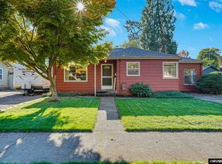 912 S Water St, Silverton, OR 97381