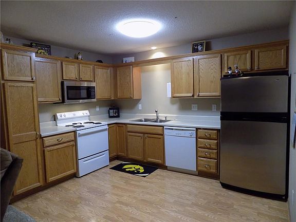 4th image of 1142 10th Ave NW
