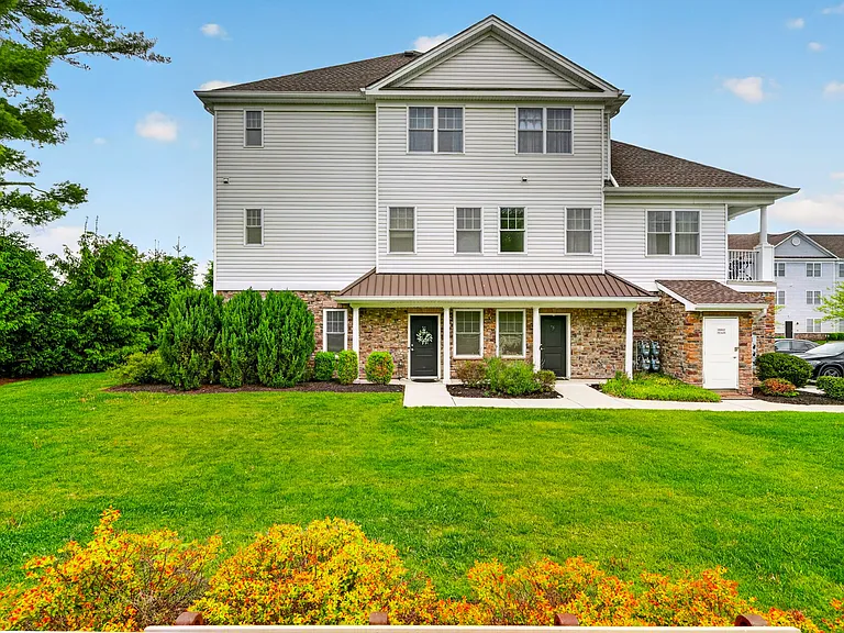 58 Elston Ct — Photo 40