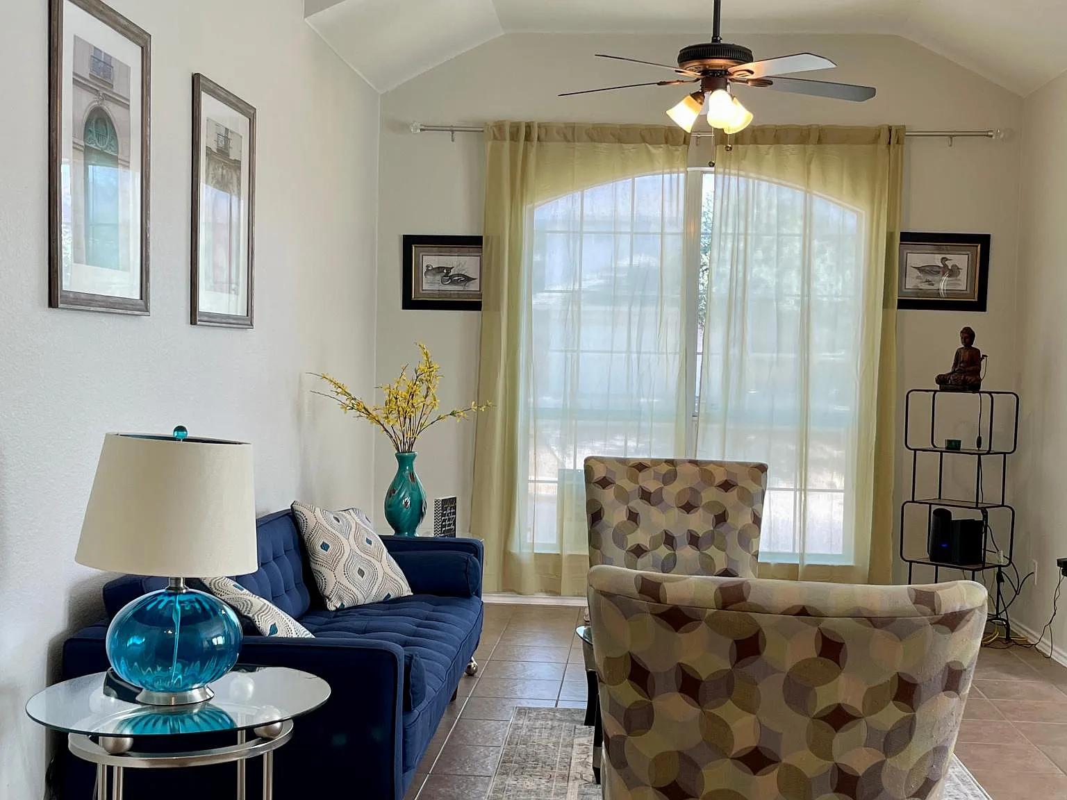 4 bed, 2107 sqft, $3,800 — Photo 2