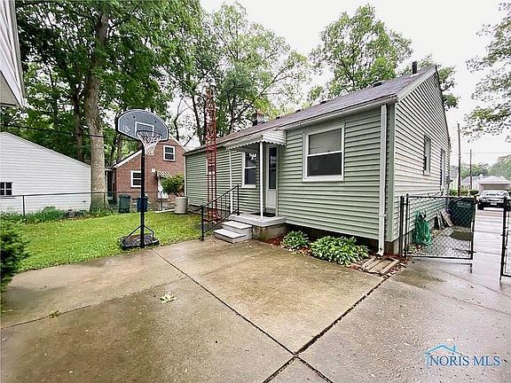3rd image of 3911 Orono Dr
