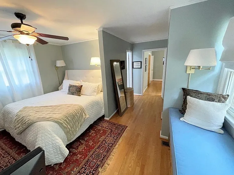 320 Barclay Rd — Photo 2