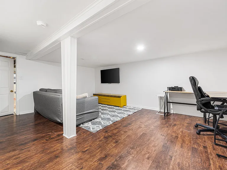 641 Girard St NE — Photo 27