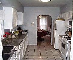 4th image of 423 East St