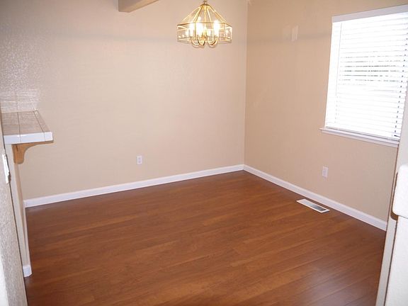 Breakfast/Dining Area