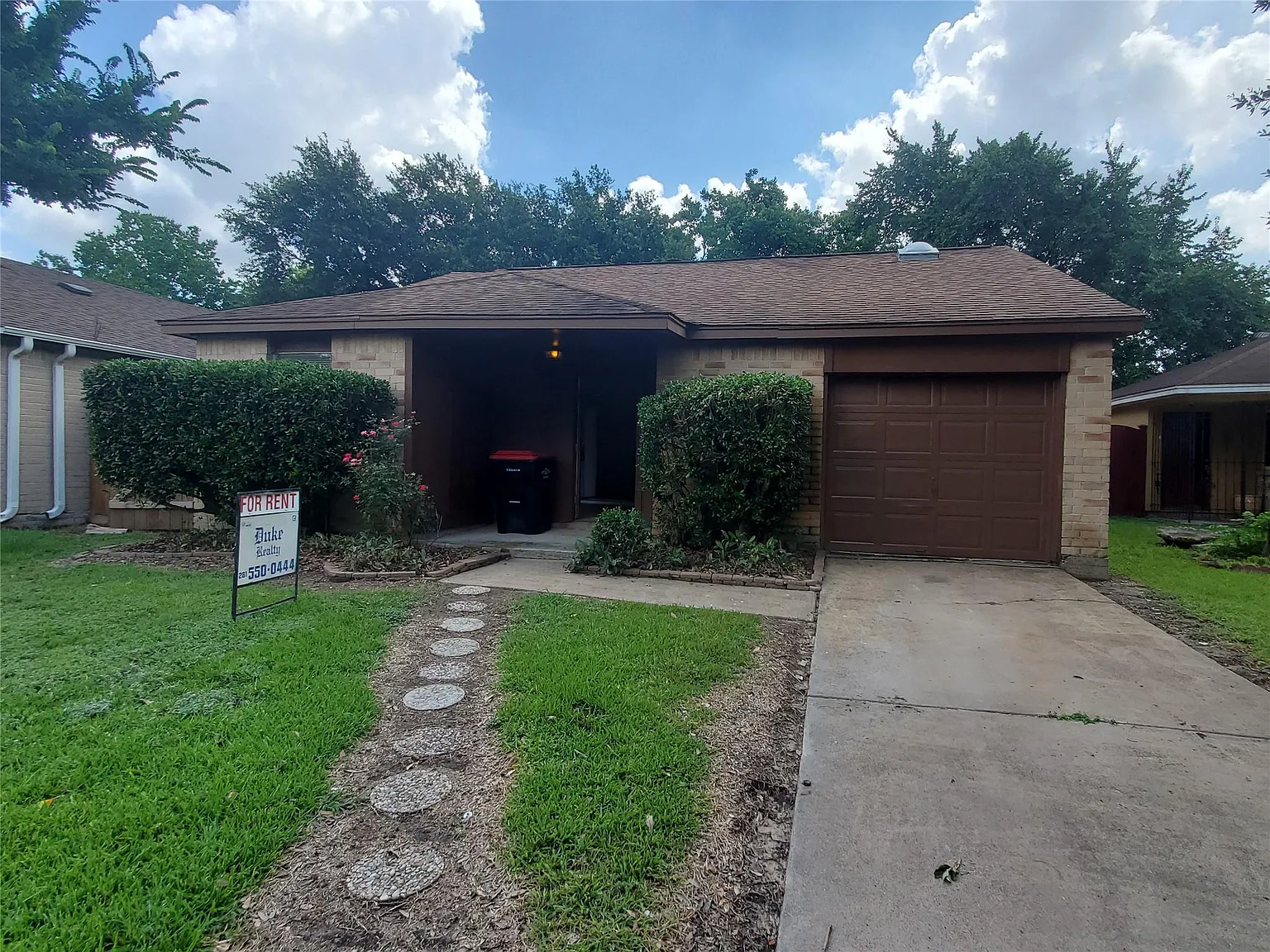 2 bed, 1.0 bath, 985 sqft, $1,579 — Photo 1