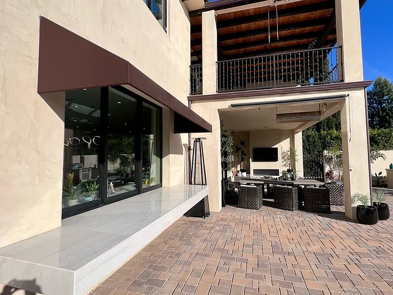 23040 Calvert St — Photo 22