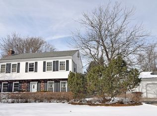 38W584 Bittersweet Ln, Elgin, IL 60124