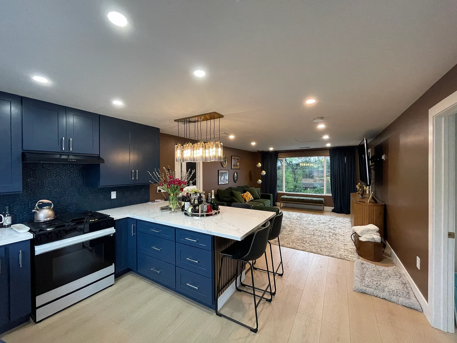 2 bed, 1.5 bath, 1000 sqft, $3,990 — Photo 1