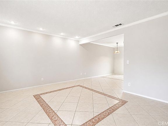 3rd image of 122 E Merrill Ave