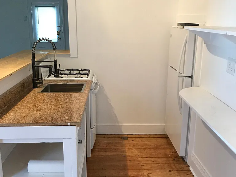 224 N Park St — Photo 4