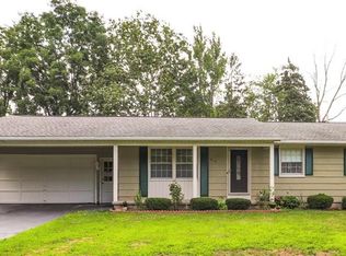 212 Ledgewood Dr, Rochester, NY 14615