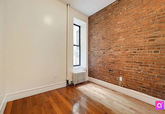 4th image of 4 W 103rd St APT 1D