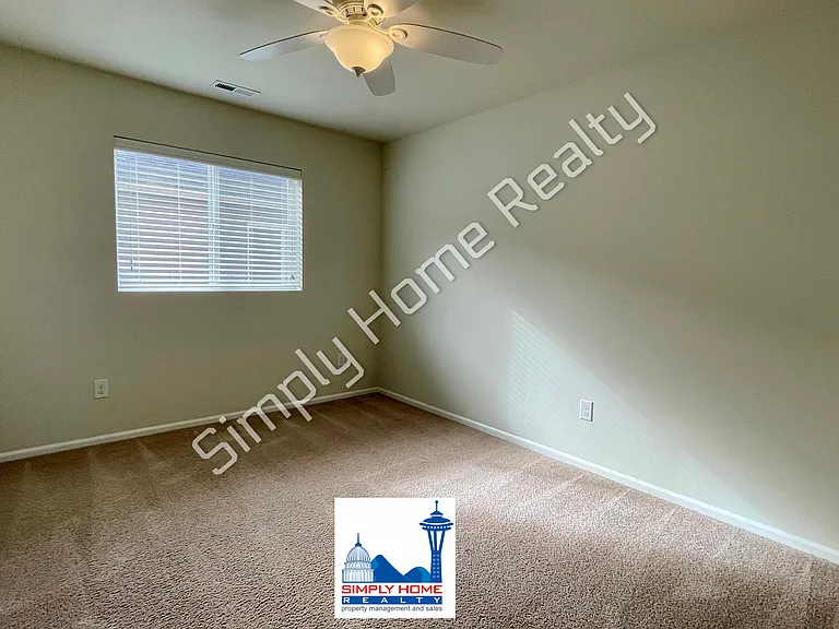 2420 Burlwood St NE — Photo 26
