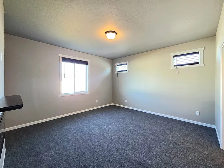 717 J St NE — Photo 26
