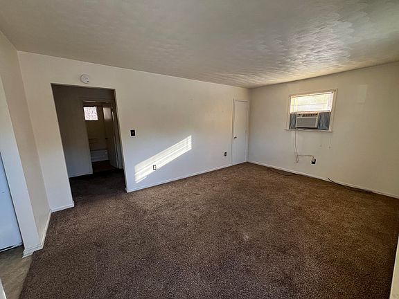 2nd image of 3130 Glenoak St SE