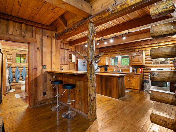 23rd image of 709 Jones Rd