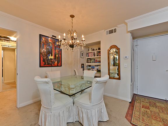 5th image of 5540 Owensmouth Ave APT 213