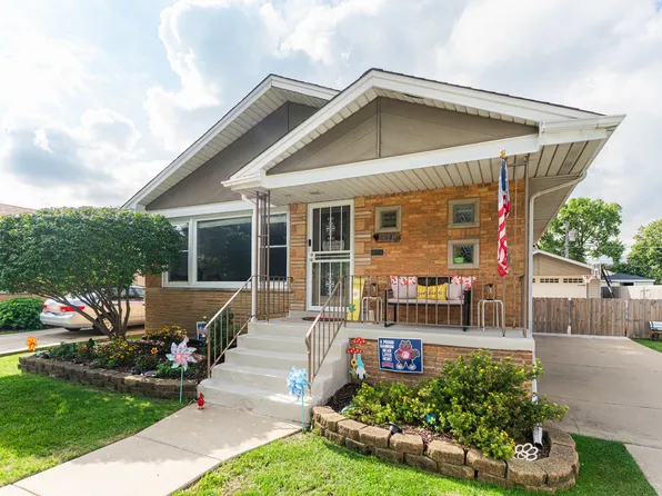 4617 W 100th Pl, Oak Lawn, IL 60453