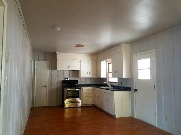 Kitchen (new fridge not in this photo)