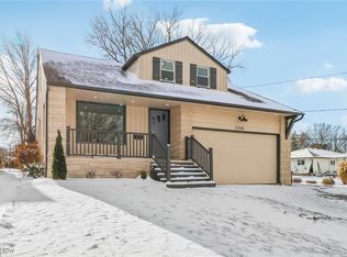 23106 Fernwood Dr, Beachwood, OH 44122