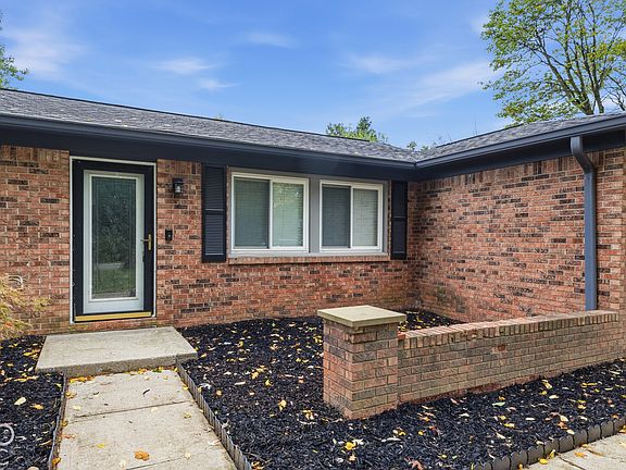 4th image of 709 W Banta Rd