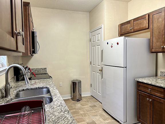 5th image of 4700 Twin Hickory Lake Dr #E1
