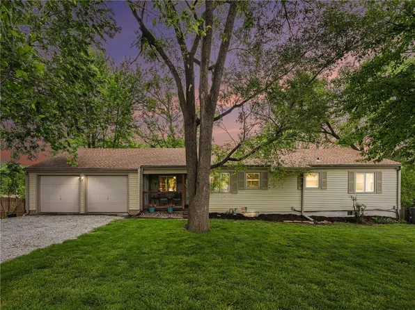 315 S Clayview Dr, Liberty, MO 64068