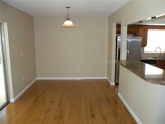 5th image of 3100 Lake Saxon Dr