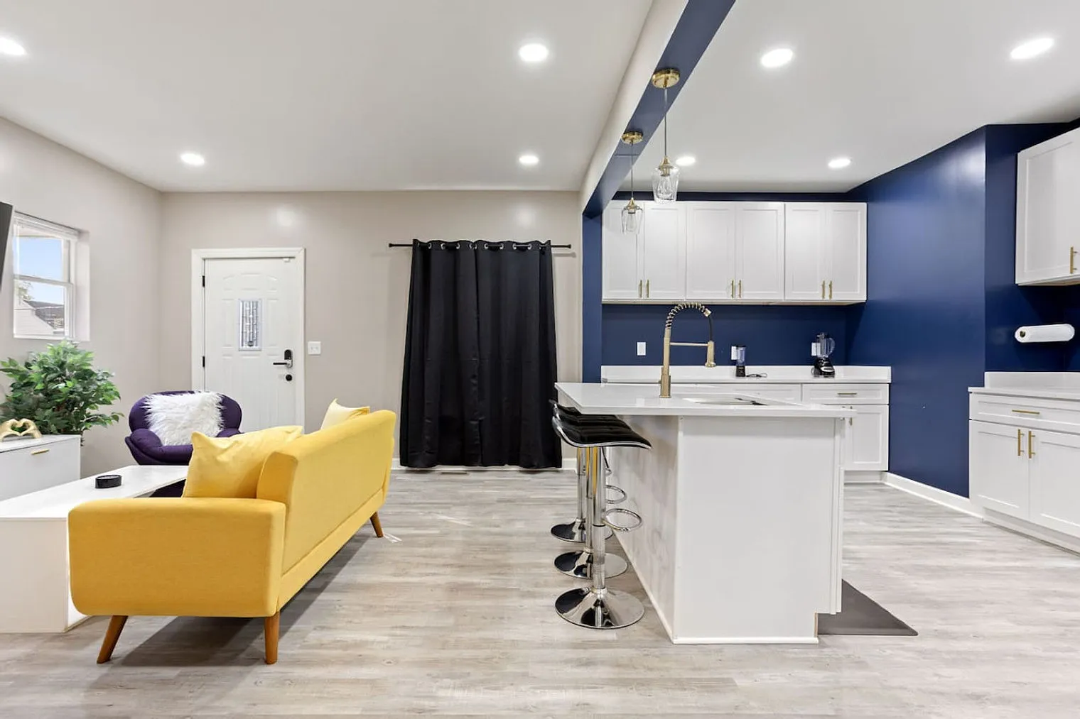 3 bed, 2.0 bath, 2152 sqft, $2,313 — Photo 2