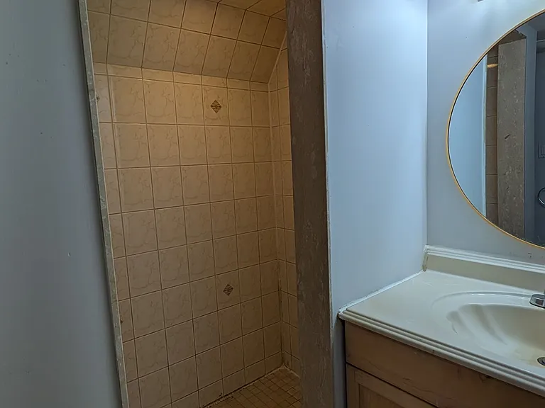 84 Apollo Rd #BASEMENT — Photo 4