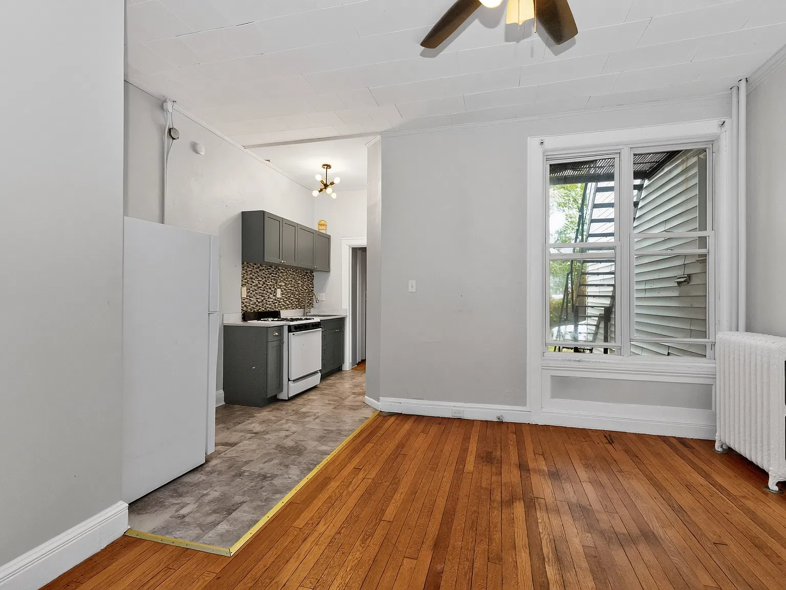 102 S Lake Ave — Photo 2