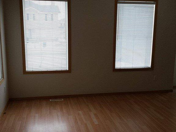 3rd image of 103 Banyan Cres